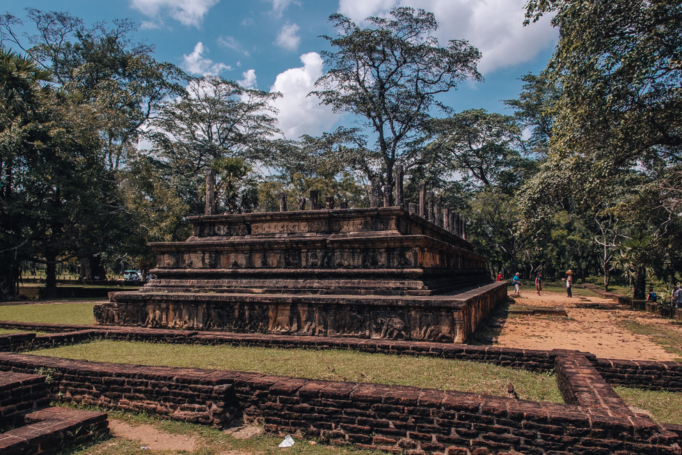 pajuska-na-cestach-polonnaruwa-srilanka