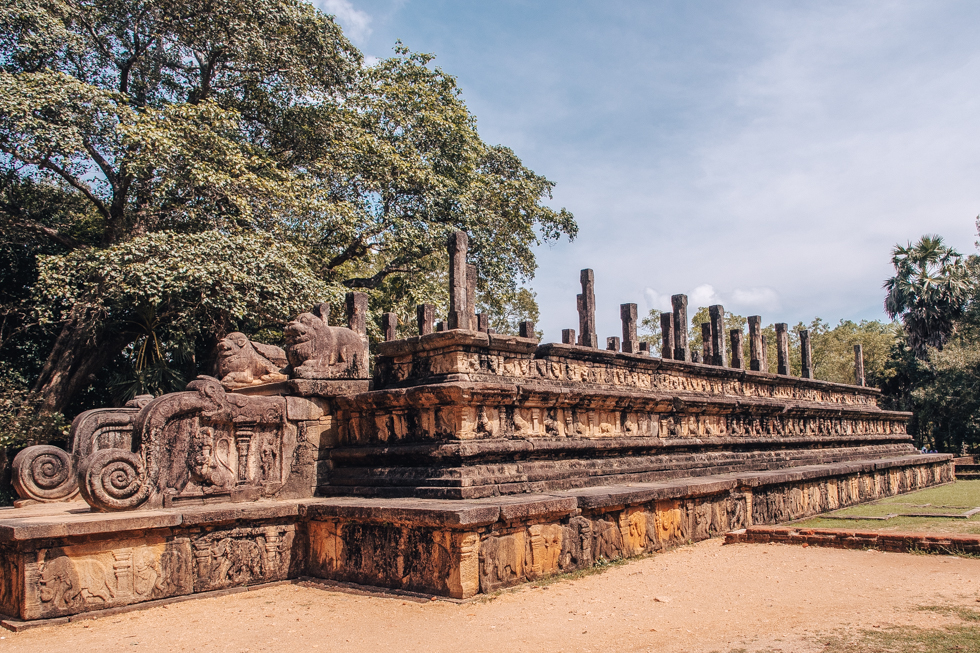 pajuska-na-cestach-polonnaruwa-srilanka